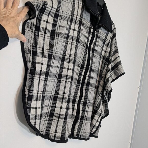 JONES NEW YORK Black/White Zip Turtleneck Cardigan Sweater Poncho; Size L - XL - Picture 2 of 7